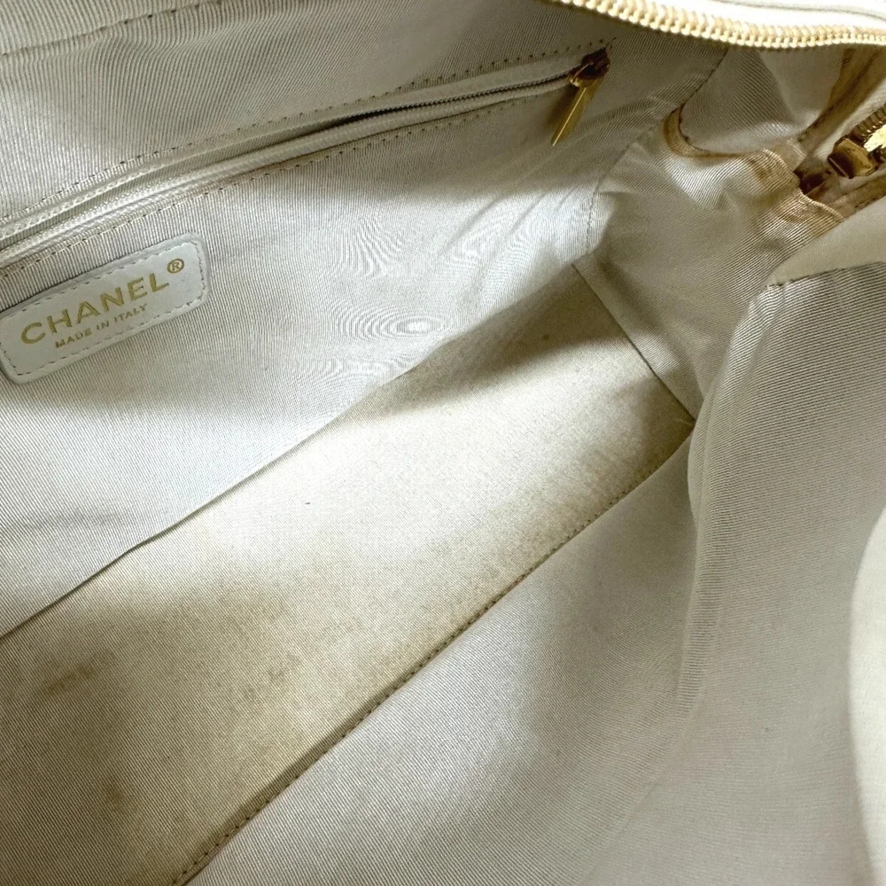 CHANEL White Bag